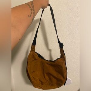 BAGGU Medium Nylon Crescent Bag in Brown - New, Barely Used